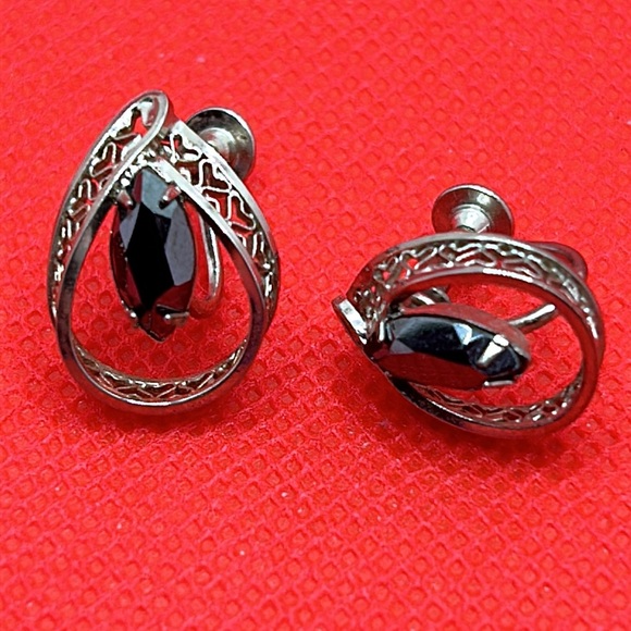 Titan Vintage Silver/Hematite (screw back) Earrings - Picture 4 of 11